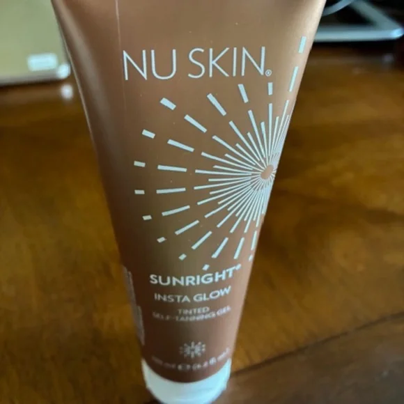 NU SKIN Sunlight Insta Glow Tinted Self-Tanning Gel - Picture 1 of 3